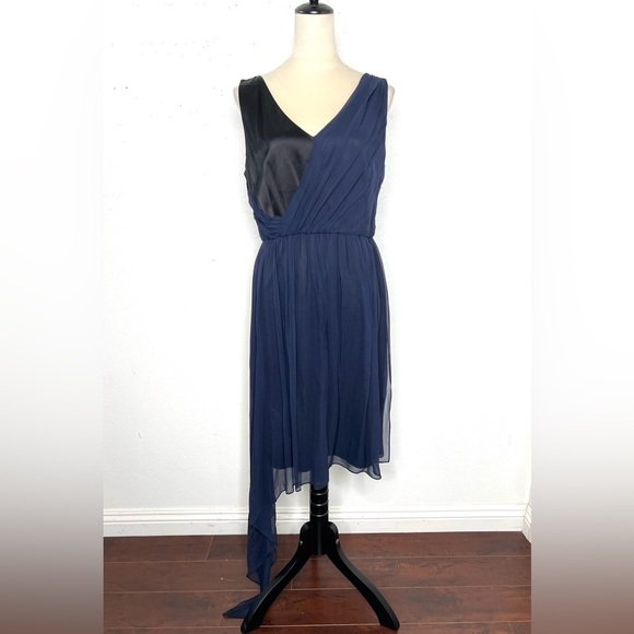 ST. JOHN Designer Mini Dress Asymmetrical Silk Navy Black Sleeveless Size 10 - Picture 2 of 13